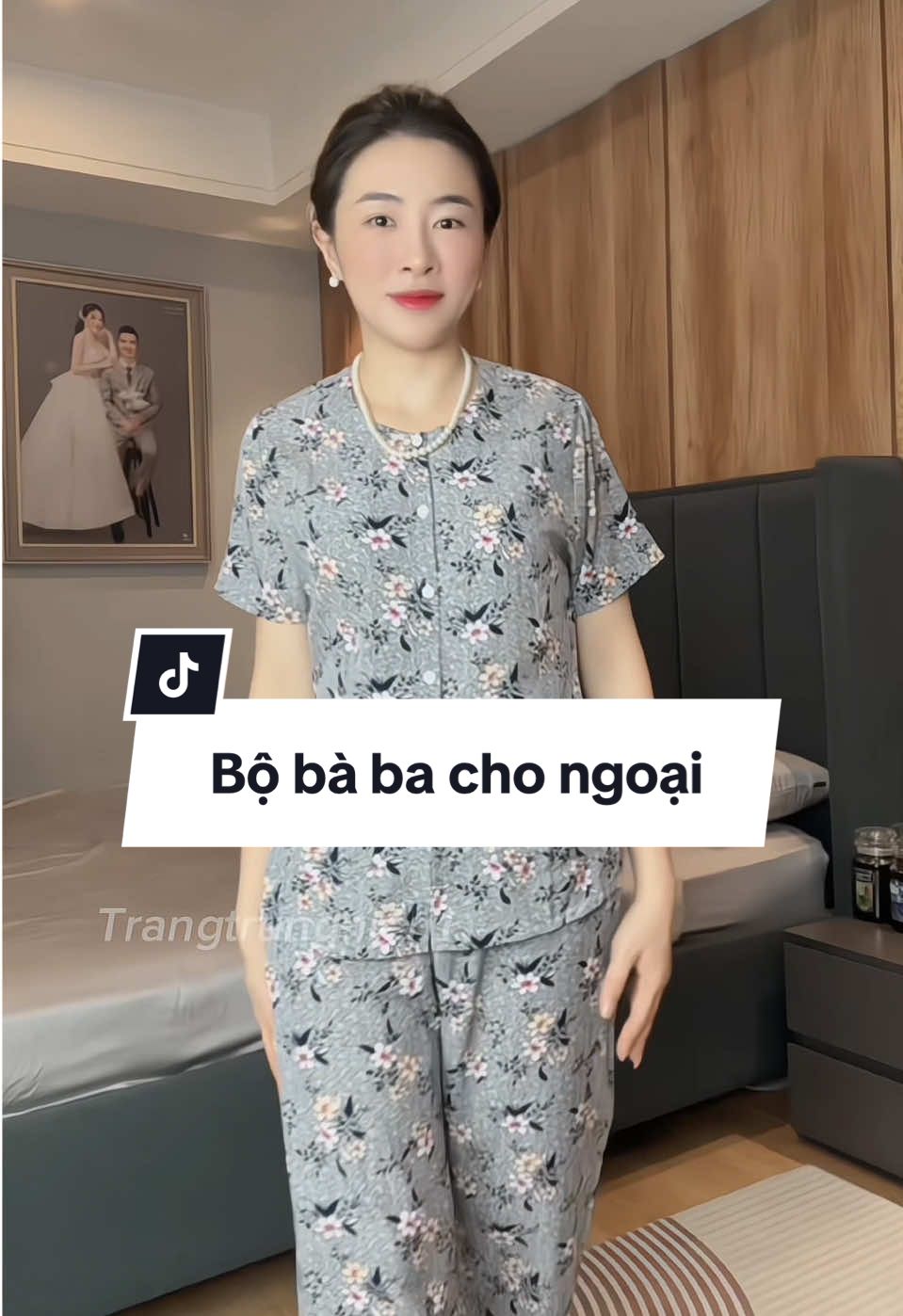 Bộ đồ tặng ngoại, chất liệu lụa Hàn Châu mềm nhẹ, mát, không nhăn nhàu, giá rất rẻ nữa. Đường may k phải chê gì luôn ạ #thoitrangtrungnien #boluahan 