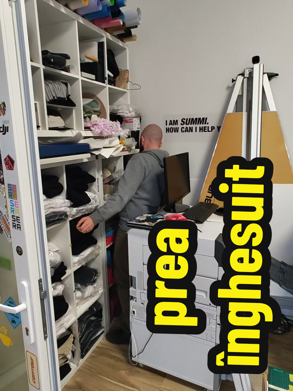 Cu ajutorul vostru.... facem ce putem cu ce avem la dispoziție 😅  ce-i drept, am și câteva kg în plus, nu e chiar așa înghesuit pe aici 🫣🤣 #seraprint #spatiu #inghesuit #atelier #echipamente 