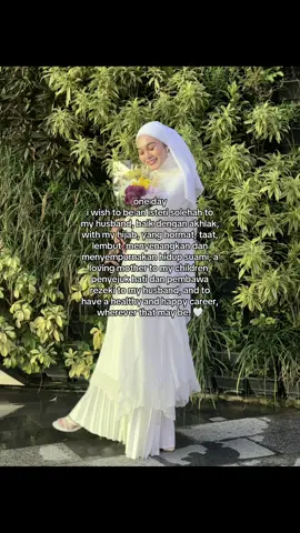 cita cita 1 : jadi isteri solehah cita cita 2 : capai cita cita 1 