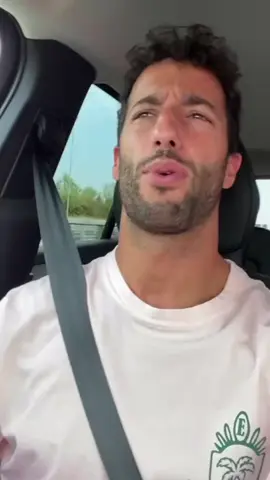 I don't wanna d¡3 young 🎶🎵🎶🎵 #racing #danielricciardo #3 #fyp 