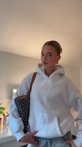 oh how i’ve missed the hoodie and slick back combo 