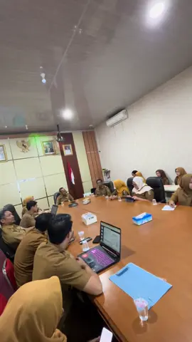📅 Selasa, 23 September 2025 🕗 08.00 WIB 🏛 Ruang Rapat Lantai 1 Dinas Kominfotik Provinsi Lampung  Ka. Seksi Pengelolaan Data, Infrastruktur dan Jaringan UPTD Pusdatin Keuangan BPKAD Provinsi Lampung, didampingi Tim, menghadiri kegiatan Optimalisasi Pengelolaan PPID dan Media Sosial Perangkat Daerah serta Penilaian Monev Keterbukaan Informasi Publik. Kegiatan ini bertujuan untuk meningkatkan transparansi, akuntabilitas, serta pengelolaan informasi publik yang lebih efektif demi pelayanan terbaik kepada masyarakat. 📲✨ #PemprovLampung #BPKADLampung #KeterbukaanInformasi #TransparansiPublik #LampungMaju