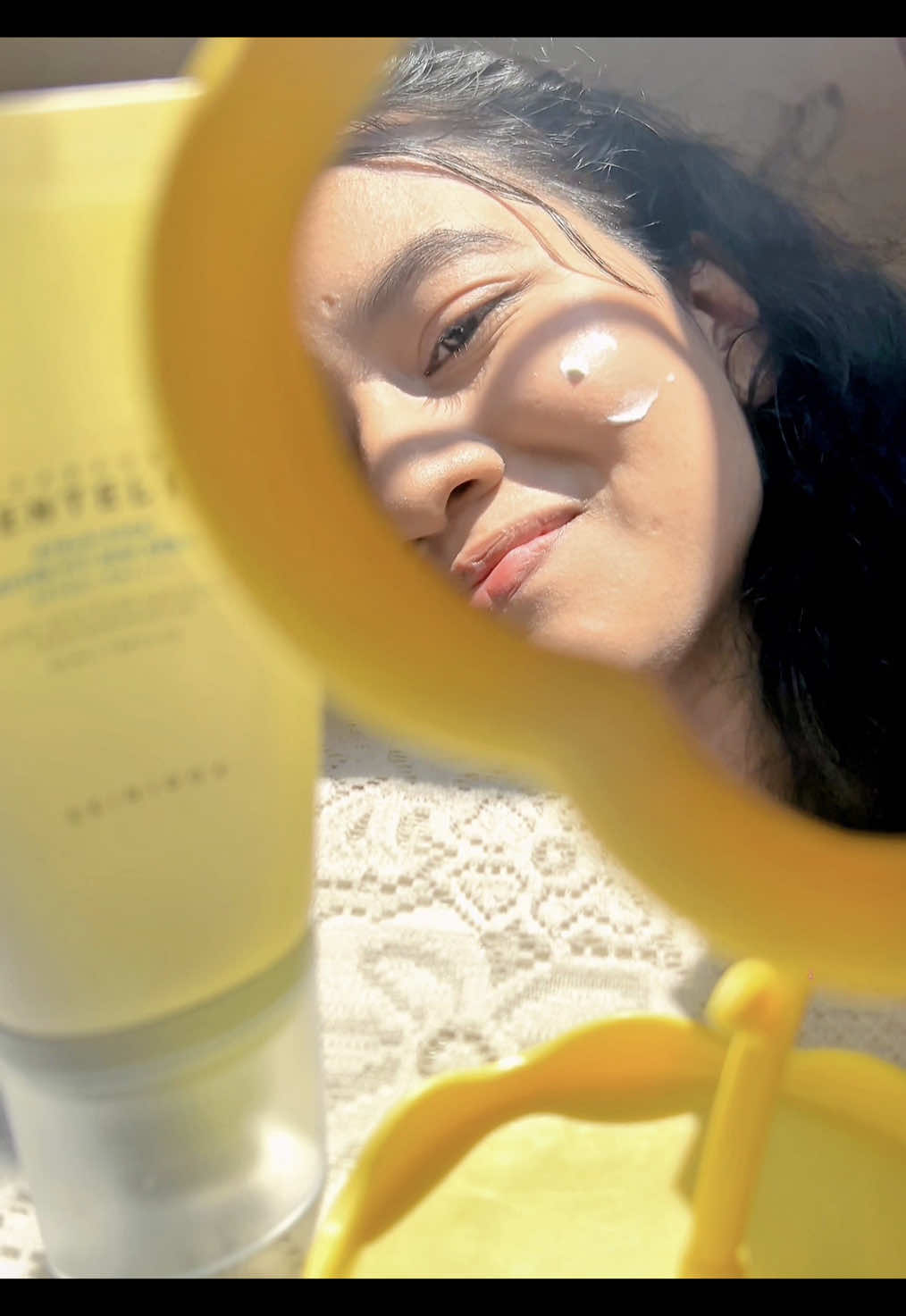 Your face will smile like this too if you maintain your sunscreen daily. ✨ Trust me, sunscreen is the real anti-aging secret. 🥹☀️ . @SKIN1004 US @skin1004_influencers @SKIN1004  . . . #ugc #sunscreenreview #tiktokmademebuyit #koreanskincareroutine #foryoupage            