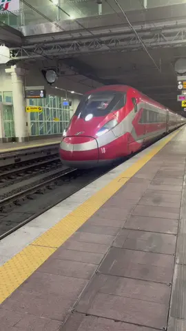 Annuncio treno alta velocità frecciarossa 9647 Milano Centrale - Caserta #station#truckswibes#travel#trenitalia#frecciarossa