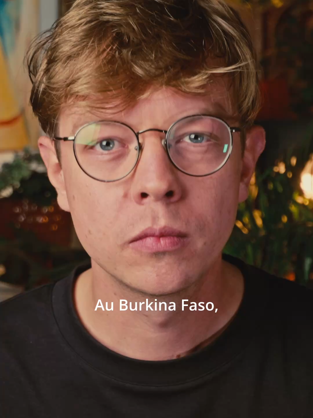 L’homosexualité est maintenant interdite au Burkina Faso. C’est la première fois que le pays criminalise explicitement les personnes homosexuelles. Alors pourquoi le faire maintenant ? Retour sur l’histoire d’un pays marqué par la colonisation française, la révolution inachevée de Thomas Sankara et les décennies de Françafrique de Blaise Compaoré. Une région du Sahel longtemps sous influence française, jusque dans sa monnaie et sa sécurité, avant que de nouveaux dirigeants militaires ne rompent avec Paris et se tournent vers Moscou. Dans ce tournant historique, l’homosexualité est désormais criminalisée au Burkina Faso : une décision qui se veut symbole d’indépendance, mais qui sacrifie les libertés individuelles. #BurkinaFaso #AES #Traoré #Histoire  #ApprendreSurTiktok 