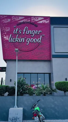 Kfc …its finger lickin good❤️ Taste as u want to be 🫀💕 . . . . . #pleaseunfrezzemyaccount #foryoupage❤️❤️ #pleasesupportme🥀🥀 #mandibahauddin #kfckharian 