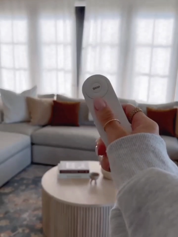 Robô de cortina inteligente. Conforto tecnologia juntos. #robocortina #robointeligente #robô #cortina 