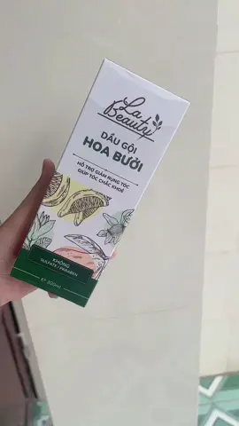 Dầu gội hoa bưởi labeautry hỗ trợ rụng tóc giúp tóc chắc khoẻ #daugoihoabuoi #daugoidau #daugoibuoi #daugoimoctoc #daugoihoabuoilabeauty 