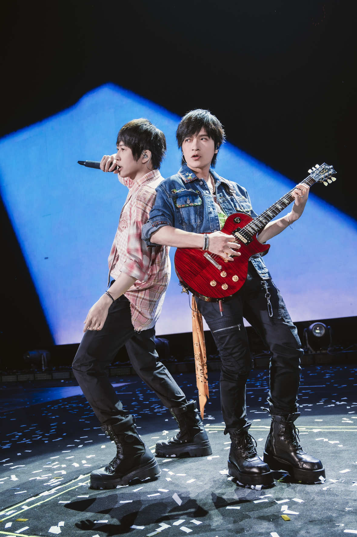 那一天，天空很高風很清澈 我們一起笑著唱著這首〈笑忘歌〉 ​ 今晚讓快樂回到當時 也停留在此刻 ​ 下一站 你和五月天約好 在哪裡見？ ​ ／ ​​ 超犀利趴14 10 / 04．05  高雄巨蛋 🎫 https://tixcraft.com/activity/detail/25_slippa14 ​​ MAYDAY #5525 回到那一天 📍鄭州站．綠城環場版 𝗦𝗼𝗹𝗱 𝗼𝘂𝘁! 𝟱𝟱𝟮𝟱+𝟭｜10 / 17．19 𝟱𝟱𝟮𝟱｜10 / 18 鄭州奧林匹克體育中心體育場 ​​ 📍廈門站．白鷺環場版 𝟱𝟱𝟮𝟱+𝟭｜10 / 24．26 𝟱𝟱𝟮𝟱｜10 / 25 廈門奧體中心白鷺體育場 🎫 9月26日 (五) 12：25  紛玩島 / 大麥 / 貓眼  同步開售 ​​ #五月天 #Mayday  #五月天5525回到那一天  #五月天25週年巡迴演唱會 