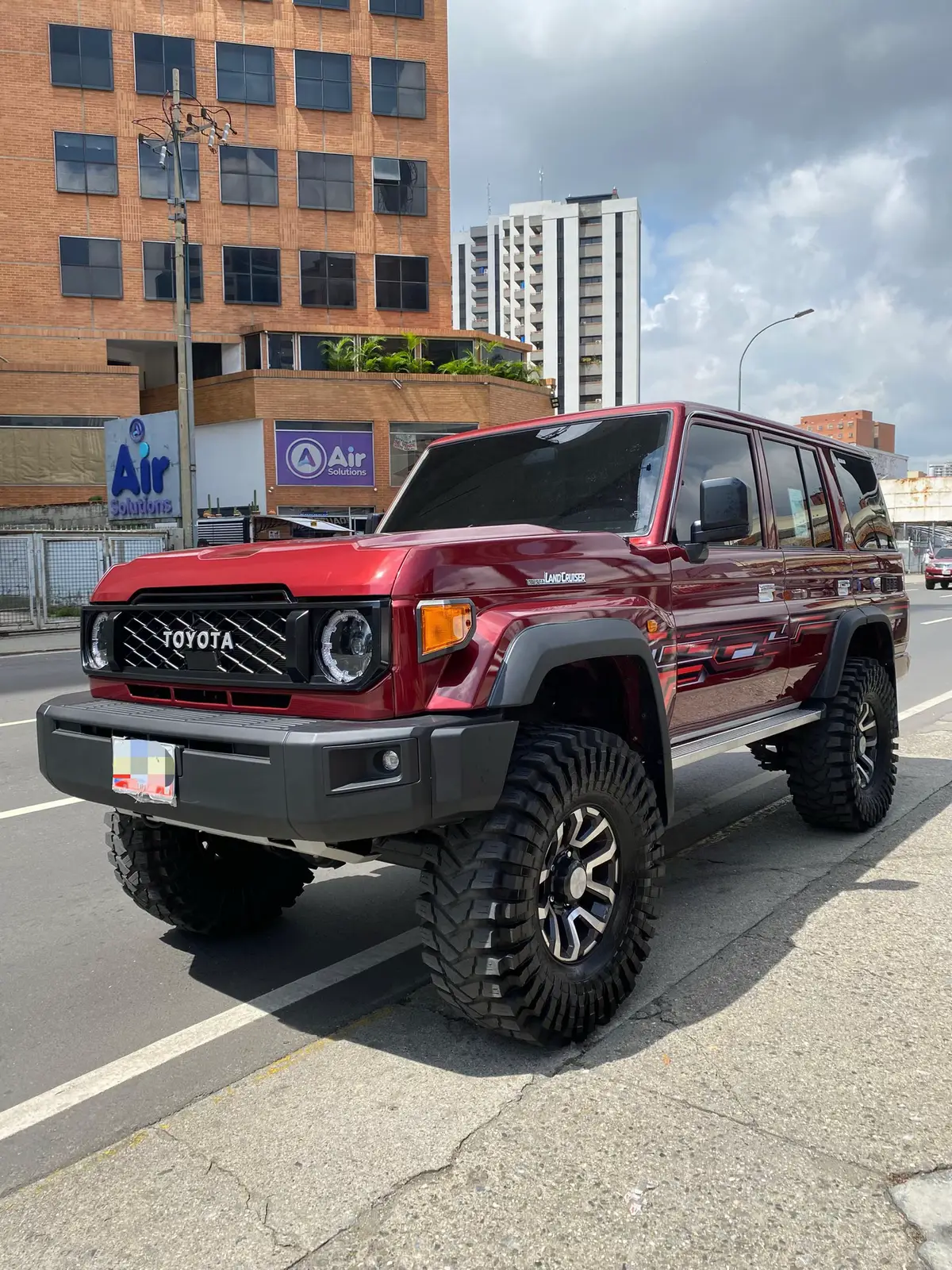 Toyota Machito 4 puertas ✔️ • Año: 2022 • Km: 6.000 • Sincrónico  • 4x4 • Bloqueadores • Cauchos Maxxis Trepadores Nuevos • Equipo de sonido Profesional  • Mantenimiento al día • 70 aniversario  • Suspensión Old Man Emu • Impecable  • Papeles en reglas 69.500 💸 #toyota #machito #trepadores #oldmanemu  #sonido           