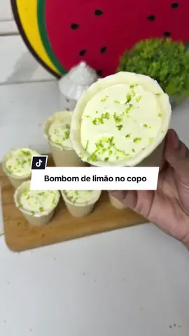 A versão do copo comestível de maracujá e morango todo mundo amou, e a pedidos agora veio a versão de limão🤤🍋‍🟩  Ficou sensacional, pode fazer q vcs vão amar💖 #doces #morango #bombom #receita #marido 