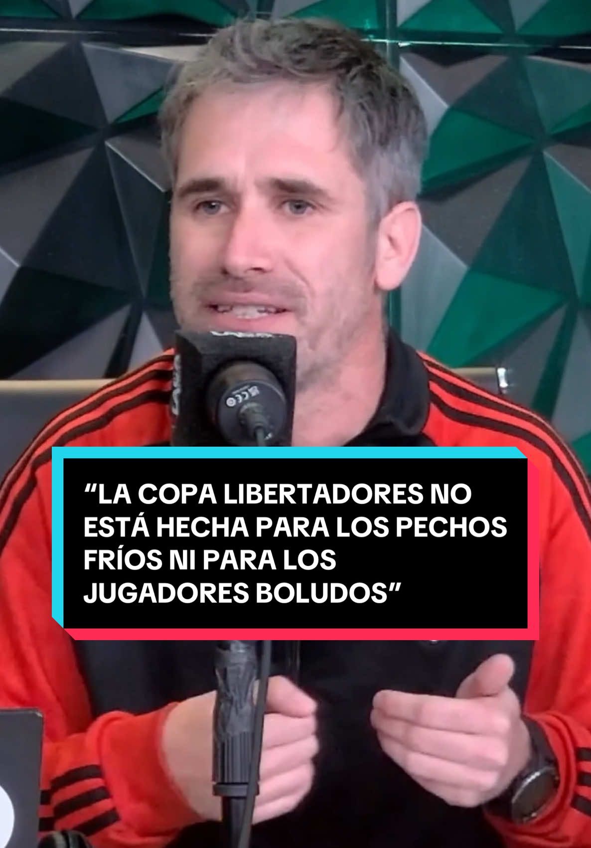 “LA COPA LIBERTADORES NO ESTÁ HECHA PARA LOS PECHOS FRÍOS NI PARA LOS JUGADORES BOLUDOS” Parte del editorial de @yacasolveyra en #NoTratesDeEntenderla despues de la eliminación de River en la Copa Libertadores.