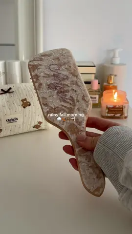 So in love with rainy fall mornings 🌧️🤎🍂🐻 #morningroutine #fall #autumnaesthetic #cozy #rainyday 