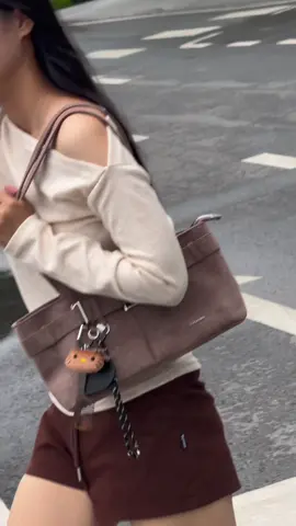 Tiny bag, huge vibes. ✨ #tuixinh #bag #tuixach #OOTD #fyp 