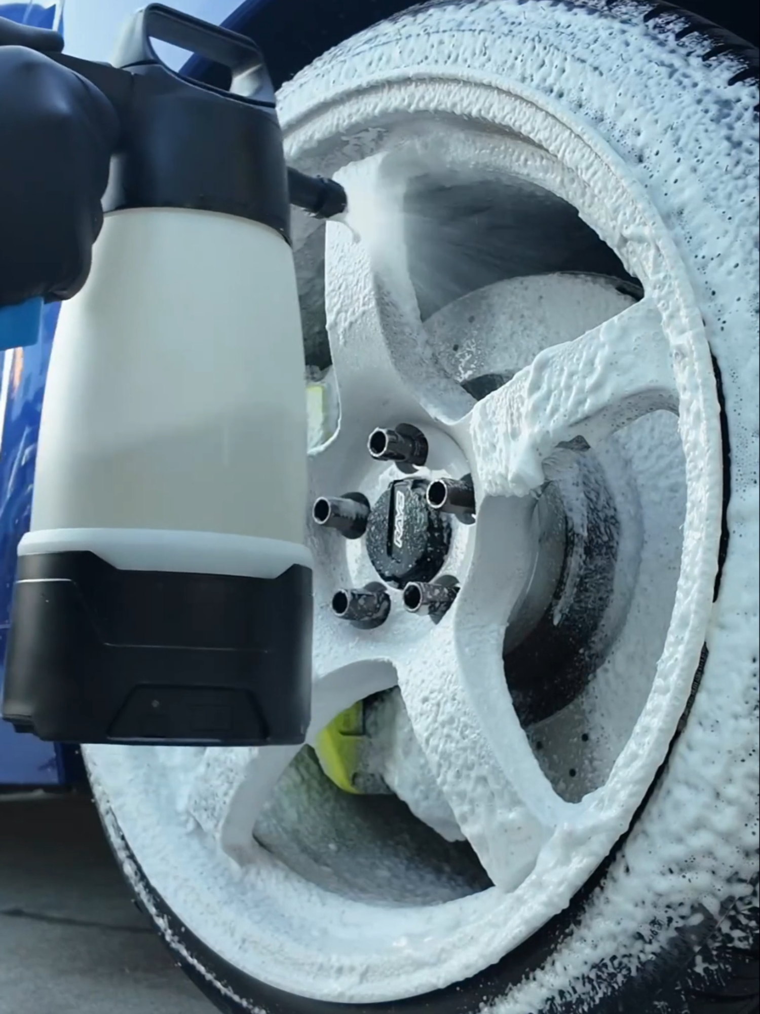 Super Satisfying FOAM with AWH! 🦜 #detailing #carcleaning #autodetailing #fyp #trending #fypage #Detailing #AutoDetailing