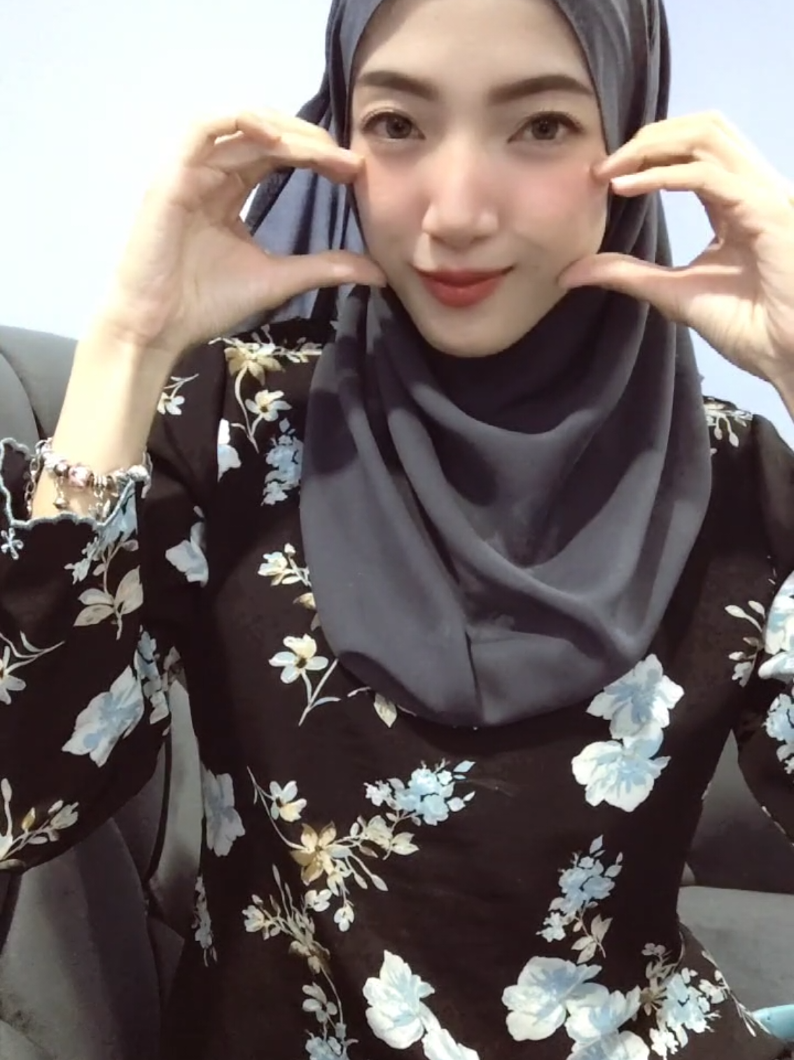 Btw korang Baju saya code Black size S yee.. Selesa sangat pakai.. Ada 4 colours lagi tau boleh check dekat beg kuning 🤗 #bajukurung #womenwear  #bajukurungmoden #onepicks #fashion 