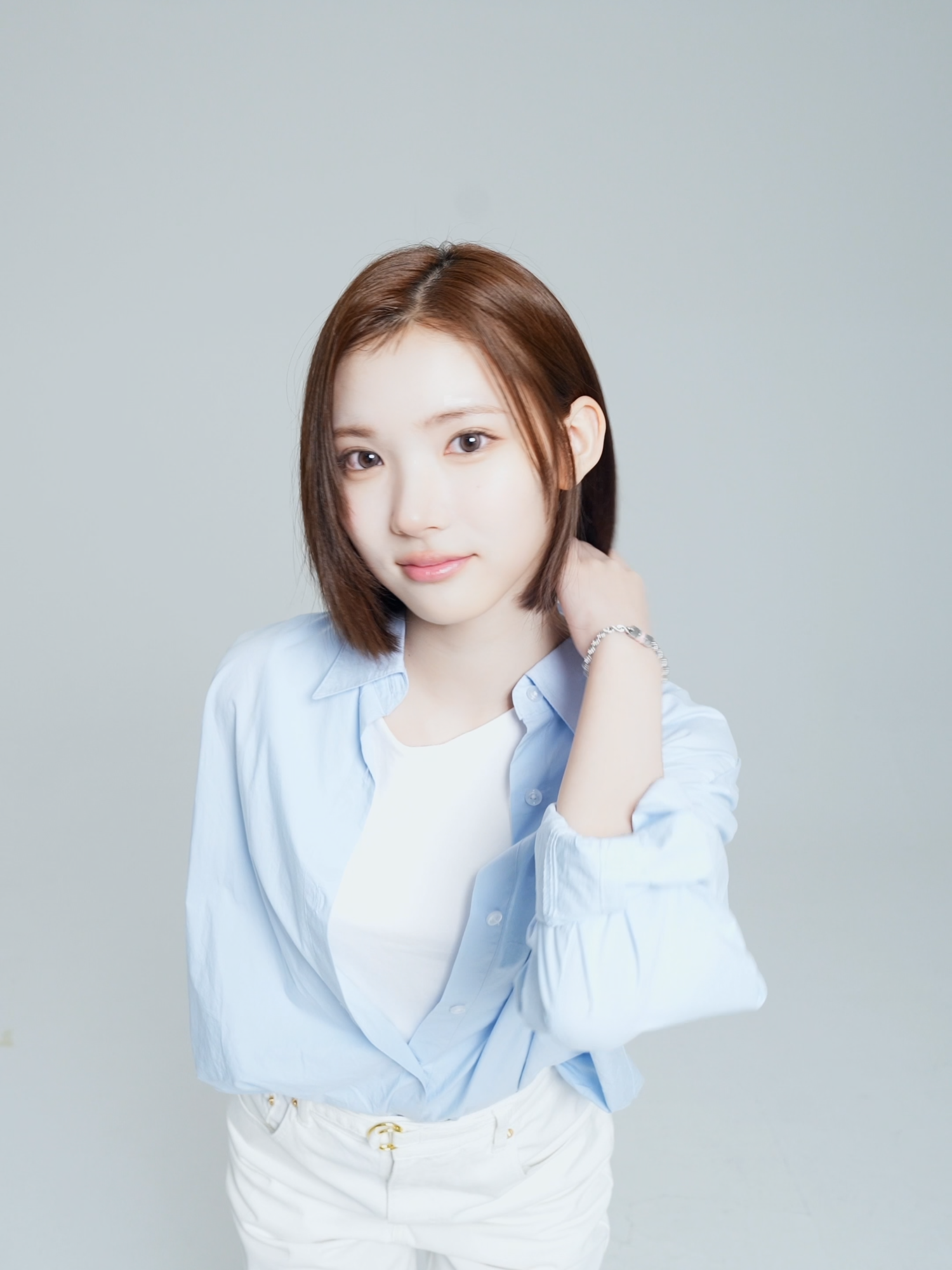 #마리끌레르 #유니세프 #SM엔터테인먼트 WE ARE UNICEF TEAM 💫 선한 영향력을 널리 전하기 위해 유니세프 팀 팔찌를 착용하고 마리끌레르 뷰파인더 앞에 선 지우(@hearts2hearts). 손목 위 반짝이는 팔찌와 함께, 작은 진심에서 시작된 연결과 연대의 힘을 자연스러운 움직임 속에서 포착했습니다. 지우의 순수한 매력을 영상으로 확인해 보세요! 지우를 비롯한 SM엔터테인먼트 아티스트 11인이 함께한 화보와 인터뷰는 <마리끌레르 코리아> 10월호에서 만나볼 수 있습니다. - JIWOO with UNICEF KOREA for Marie Claire Korea October issue. - #지우 #JIWOO #하츠투하츠 #Hearts2Hearts @unicef_kr_digital #유니세프 #유니세프팀 #유니세프팀팔찌 #유니세프팔찌 #기부팔찌 #후원팔찌 #UNICEF #ForEveryChild #MarieClaireKorea