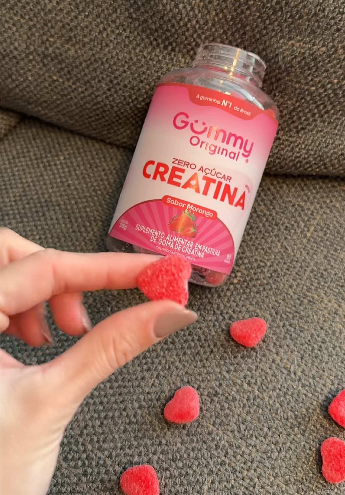 Novidade incrível! ✨ Chegou a Creatina em Gummy 🍓 Zero açúcar, vegana, com sabor morango irresistível! São 90 unidades por pote, você consome 3 por dia e já garante praticidade + resultado nos treinos. 🔥 Muito mais força, energia e performance de um jeito delicioso! #creatina #gummy #novidade 