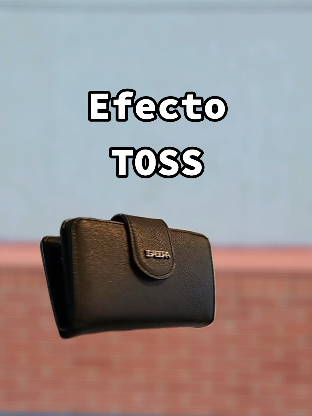 ✨ Efecto TOSS ✨ Este fue el efecto que hicimos en la segunda clase de Edición Express 2.0 💯 Un efecto útil y versátil, para mostrar cualquier producto de una forma más creativa.  No puedo esperar para mostrarles lo que haremos en la siguiente clase 🫶✨ #efectoscreativos #videoscreativos #ediciondevideo #edicioncreativa 