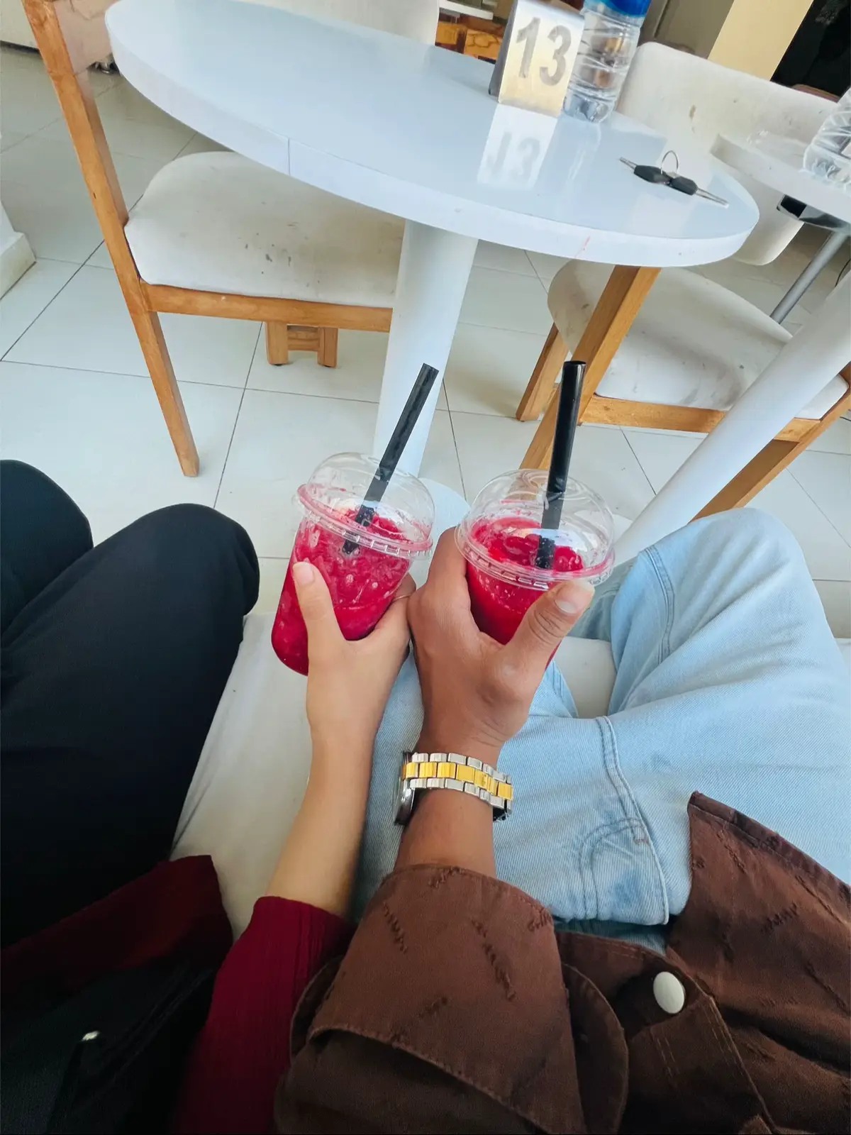 واللهِ إنَّ قلبي قد غرِق في حُبِك وعيني قد اكتفت بِكي إلي الأبده♥️🫂💍👑