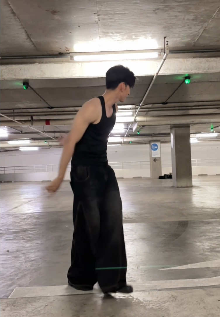 คลิปต่อไปผมควรใส่ชุดอะไรมาเดินดีครับ hahahahha.                     #catwalk #malemodelwalk #models #fashion #OOTD 