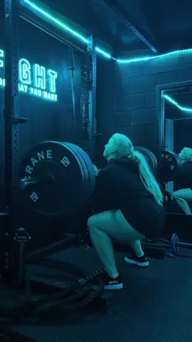 Let’s get after it! It’s almost the weekend you feeling strong?! 💪 #danidfitness #lift #lyb #nashville 