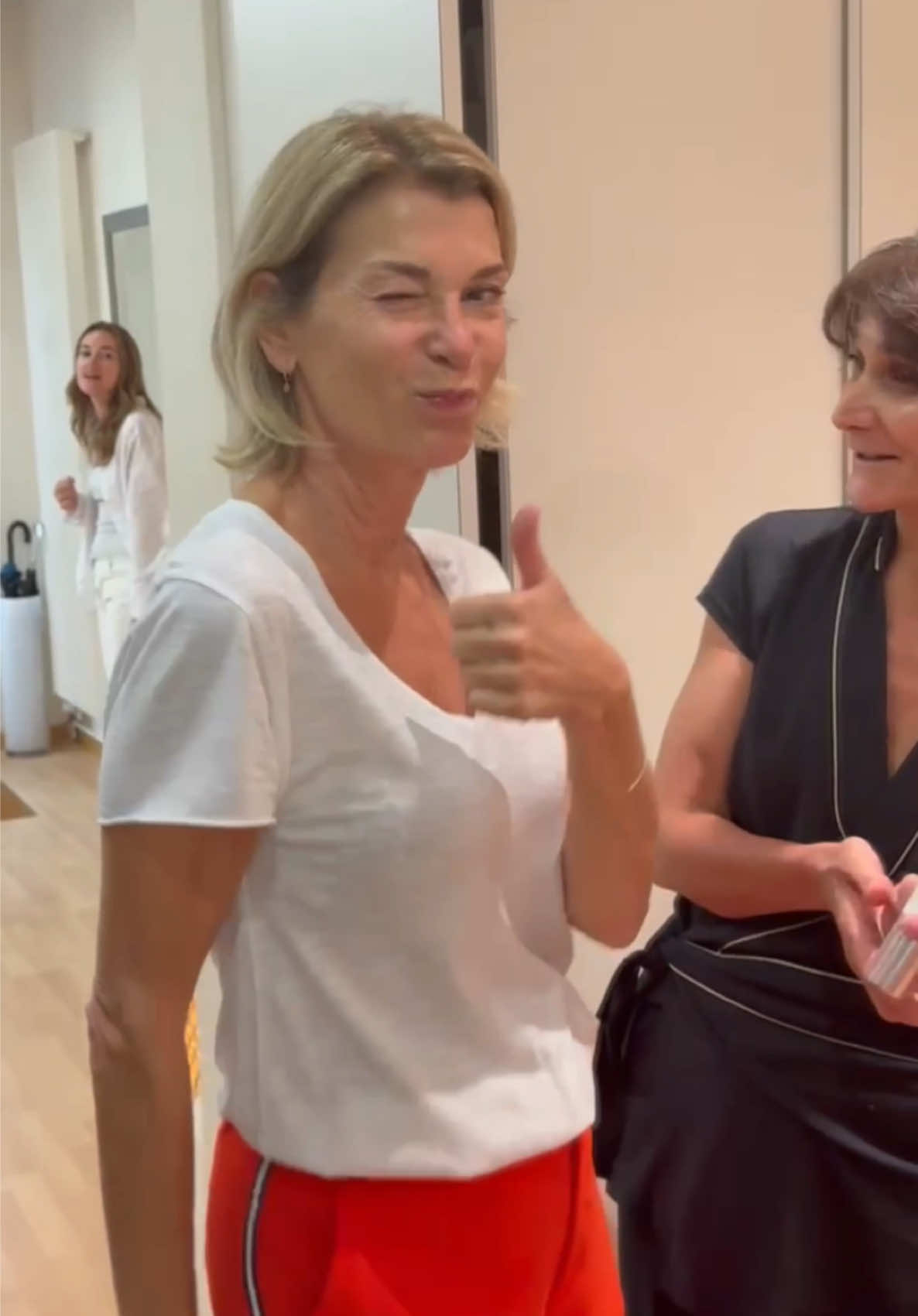 Partie 3️⃣ du massage du visage Holifitness avec Les Soins D'Isabelle Le LIFT de chez Lightinderm 🤩💆‍♀️ #MorningRoutine #Massage #Beauty #BienEtre #Lifestyle    