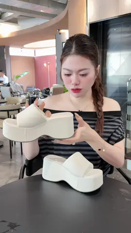 Dép xuồng bánh mì siêu siêu tôn dáng thon chân 