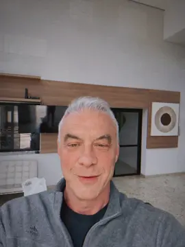 Boa tarde, povo lindo.   Sonhar é bom demais,   Mas sonhar com responsabilidade sim pode parecer loucura, mas às vezes ficamos sonhando tão alto e nada acontece.   Isso faz o sonho ir na contramão de ser algo positivo; se não realizado, vira o carrasco mais cruel de nossa autoestima e dignidade.   Sonhe sempre,   Mas sonhe com bom senso e autocrítica.