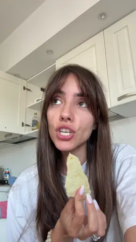 Cosa conviene fare? 🏠 Riflessioni di fine estate tra me e il mummio 🤣 #comedy #casa #house #coppia