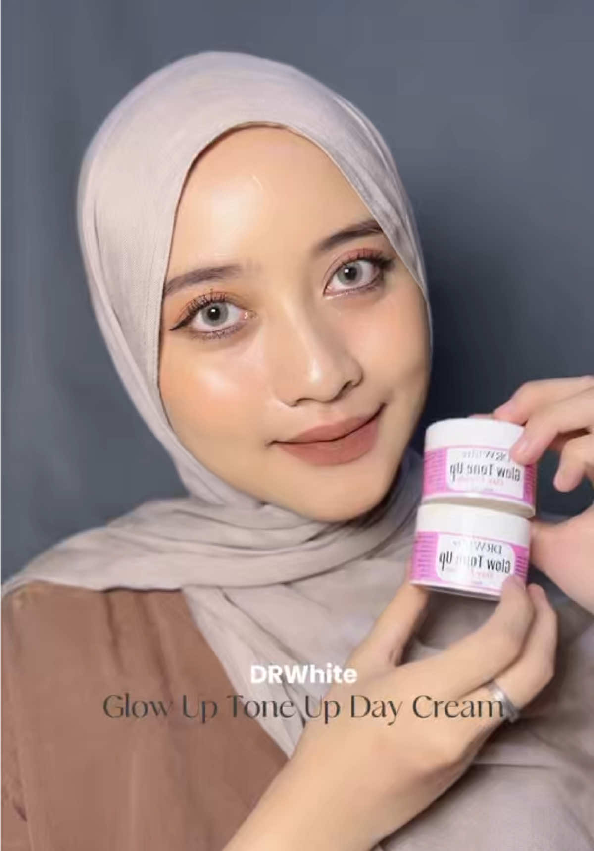 product barunya DRWhite nih! Glow Tone Up Day Cream!! ini toneup creamnya super bagus and natural, suka banget!💗 @DRWhite  #creamtoneup #drwhiteskincare #4u #berandafypシ #fypツ 