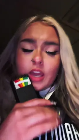 @Sabrina Carpenter #spooky #sabrinacarpenter #savrinacarpintertransition #scary #fyp 