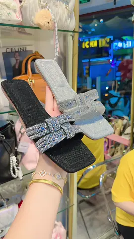 Dép xinh lắm lun #thancamthuy #cathycloset #giaydep 