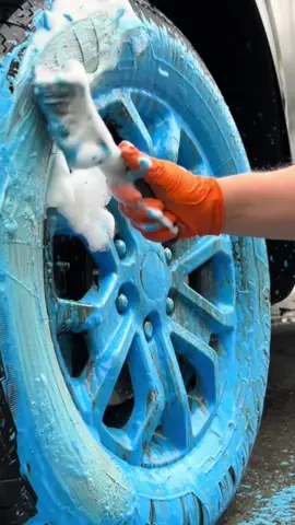 Satisfying coloured wheel clean 🛞💦💧 #asmr #pov #oddlysatisfyingvideo #CleanTok #detailing 