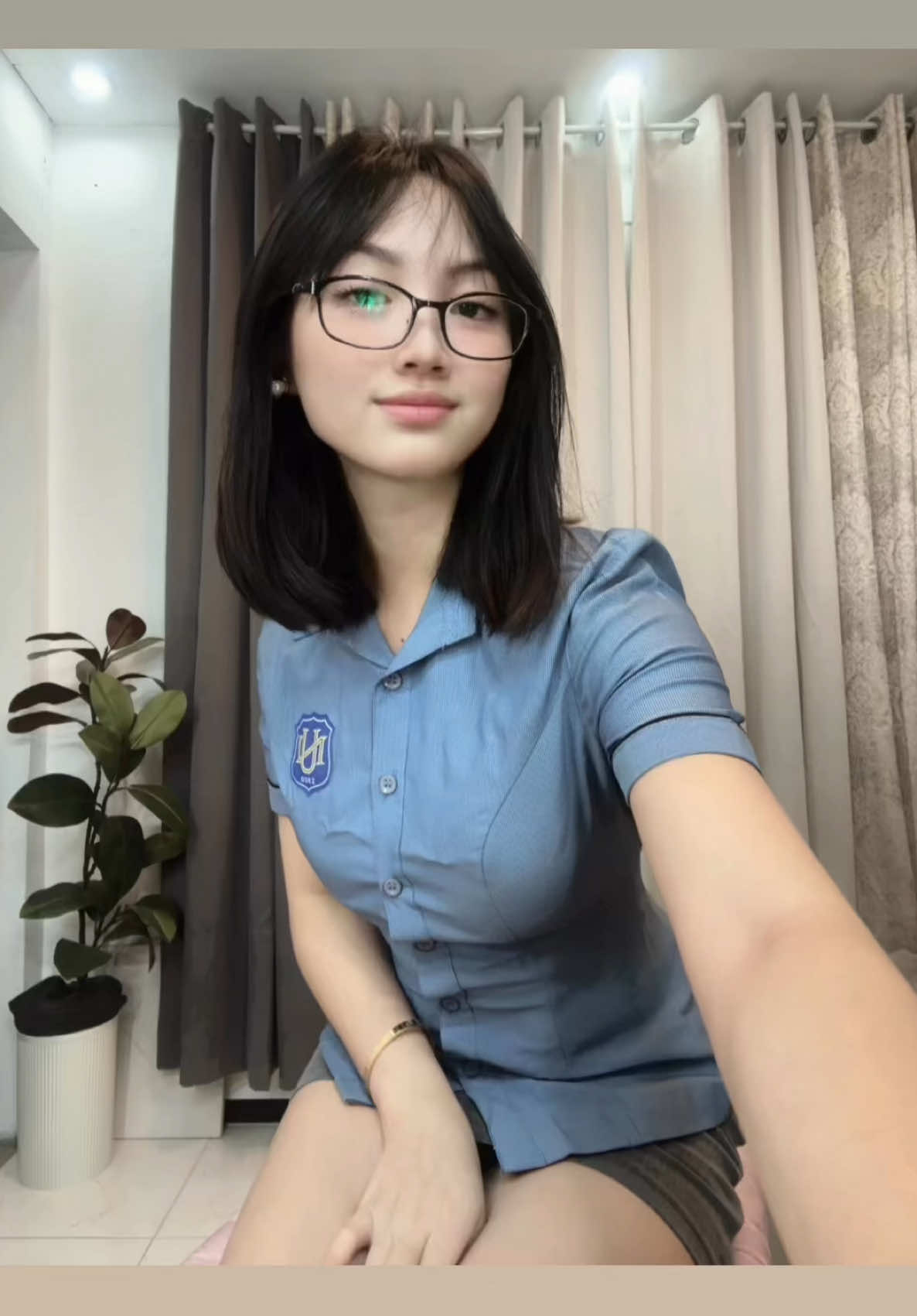 Pulled out my college uniform from the cabinet (diko na kasya HAHAH)