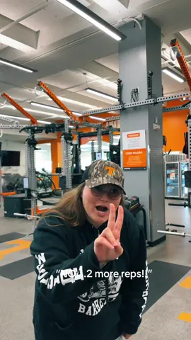 Putting in that work in the weight room with Muscles by Maddy!💪 And we have a little bit of fun while we’re at it🧡  #danceteam #tennessee #tennesseedance 