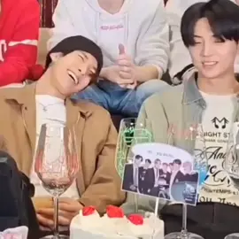 ELE RINDO DELE MESMK ME QUBRA KKKKKKKKKKKKKKK  #heeseung #heeseungenhypen #engene #fyp #enhypen 