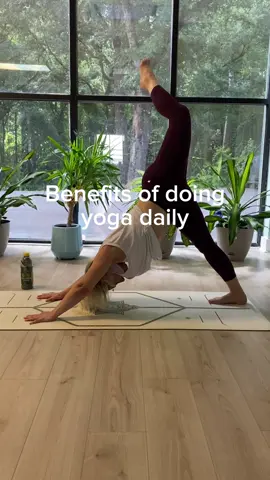 Join online yoga class today (first one’s ON ME💝) Limited spots, link in bio #yogaonline #yogateacher 