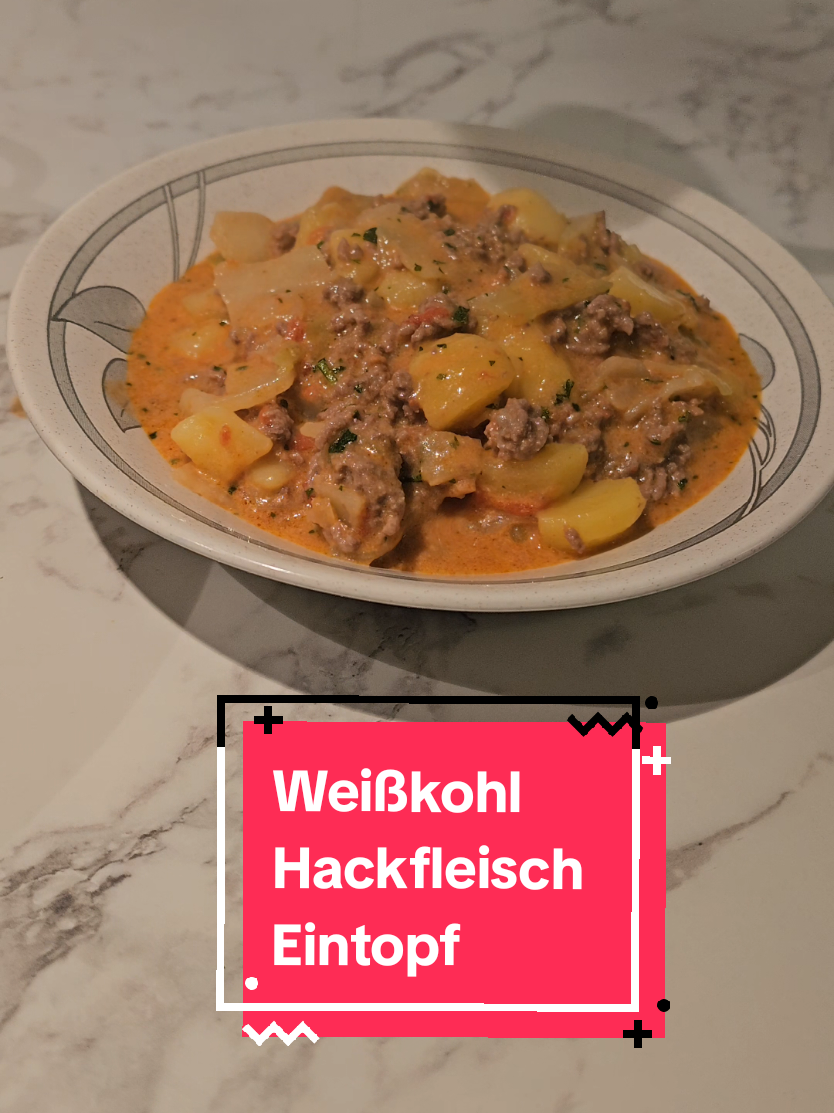 Weißkohl Hackfleisch Eintopf für 4 Personen: 800g Weißkohl 800g Hackfleisch 800g Kartoffeln 800ml Brühe 1 Pck. Creme Fraiche 1 Dose gehackte Tomaten n. B Salz, Pfeffer, Paprikapulver, Petersilie #Eintopf #winterrezepte #rezept #rezepte #kohl 