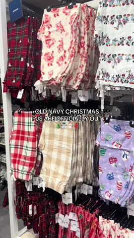 EEP IM IN LOVE @Old Navy Official #oldnavy #christmas #christmaspjs #disney #pjs 