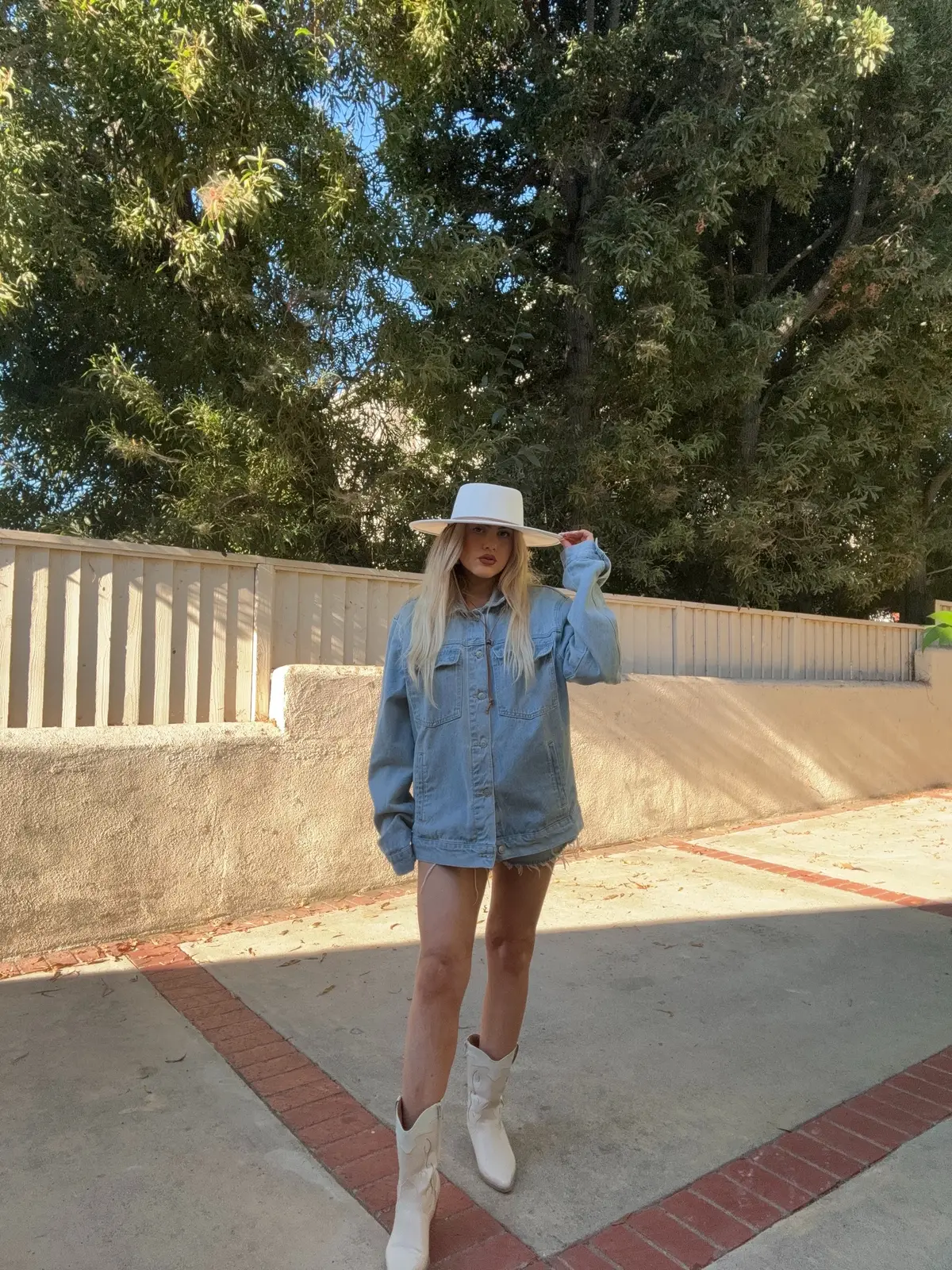outfits from last Fall 🍂 #fashiontiktok #falloutfits #outfitinspo #denimondenim  #fallinspo 