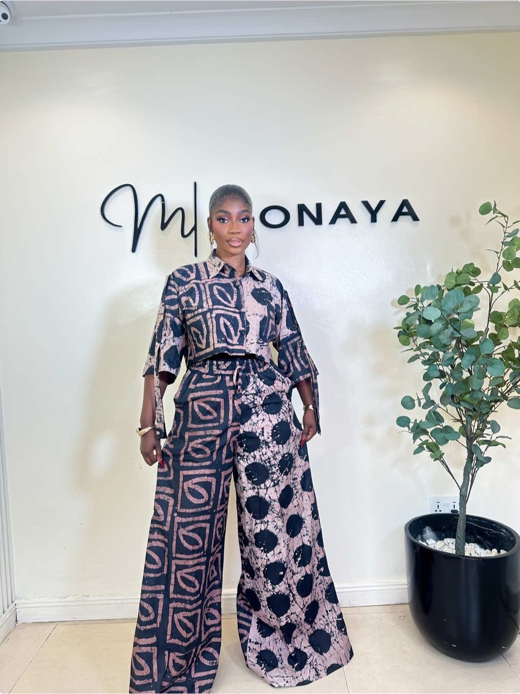 No, I didn’t hide it ! 😂😂😂 R E S T O C K  Outfit Name : ADIRA set Outfit Description : An Adire crop top & palazzo pants  Size 8 - 18 Price - N65,000 Limited Quantity available PLEASE NOTE; the color of the fabric may appear brighter or darker than it is physically due to camera edit and this outfit is strictly on order. For orders & enquiries, please send a DM or use link in bio. #adireset #pantset #monayawoman #madeinnigeria #bellanaijastyle #nigerianrtw #africanprints #wearnigerian #monayafw #nigerianfashion #naijafashion #adirecroptop #adirepalazzo 