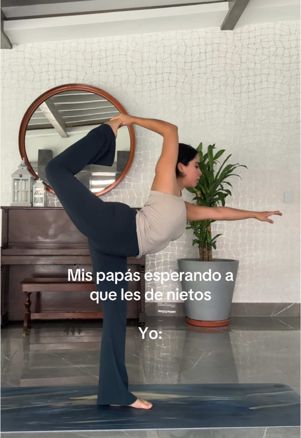 #yoga #yogatok #asanas #yogasana #yogapostures #nietos #septiembre #creatorsearchinsights #wellness #peace 