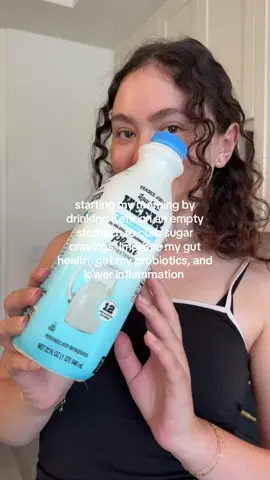 I swear after a few a days you get used to the taste 🤩  #kefir #antiinflammatory #guthealth #antiinflammatorydiet #wellness 