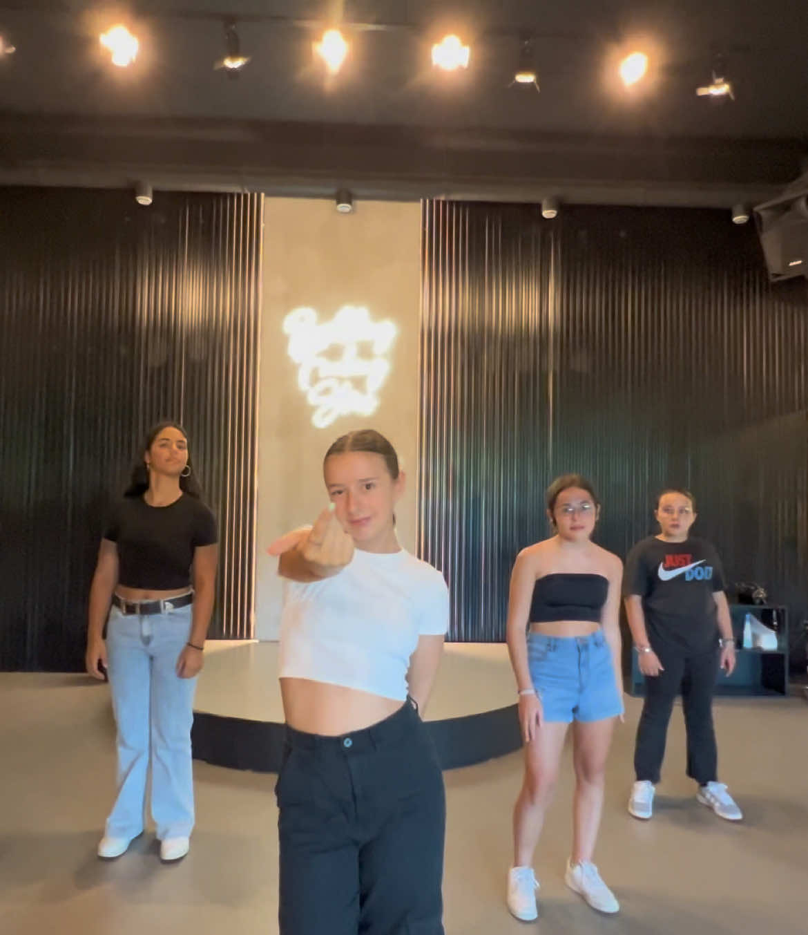👀👀 Song: @RVFV - MIRANDOTE 👀 Choreo: @Clara Costa #mirandotetardreamers #stars #dreams #dance #fy 