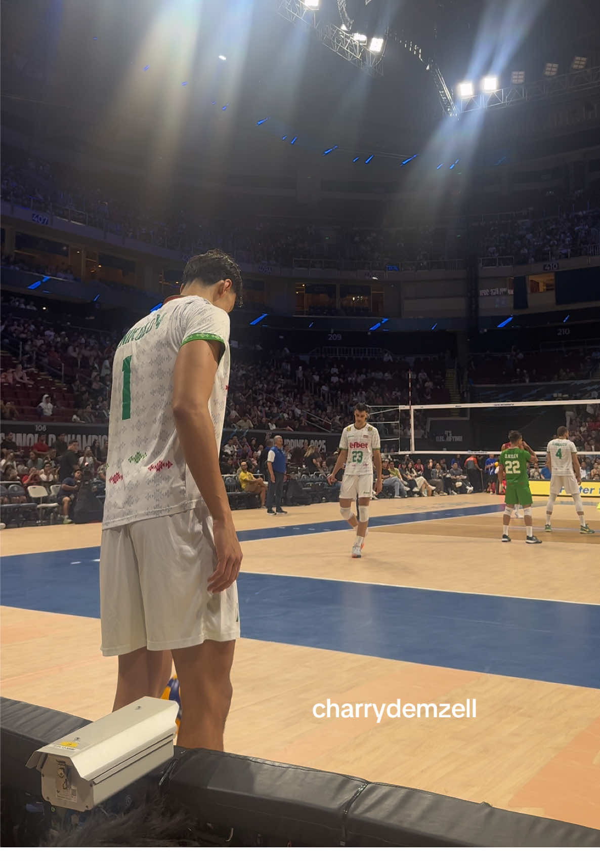 to be this close to them🥹🥹🥹🥹 #nikolovbrothers #volleyballworld #worldchampionship #fyp #bulgaria 