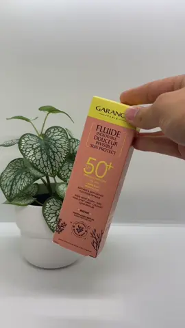 Découvrez le Flyide Incroyable Douceur Invisible Sun protect de Garancia ☀️. Sans film blanc ni sensation collante. Il protège des UVA et UVB tout en hydratant et laissant la peau douce. « Produit offert » @LABORATOIRE GARANCIA #fluideincroyabledouceur #garancia #spf50 #CapCut 