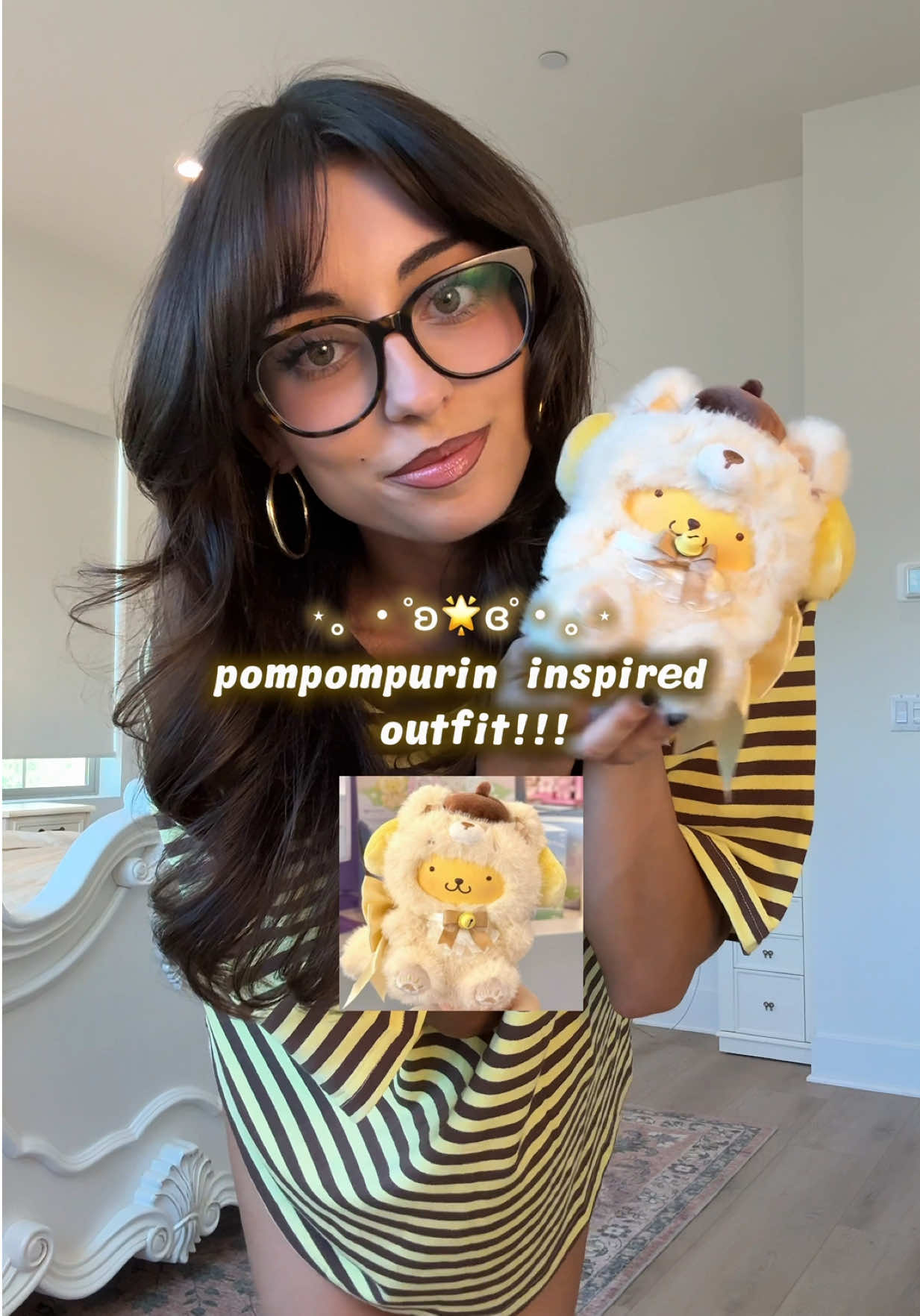 the perfect Sanrio bag charm for fall!!! 😻🍂💛 new launch is debuting at the Vinyl Plush Pop-Ups :) #sanrio #pompompurin #MINISO #MINISOPopUp #keychain @MINISO 