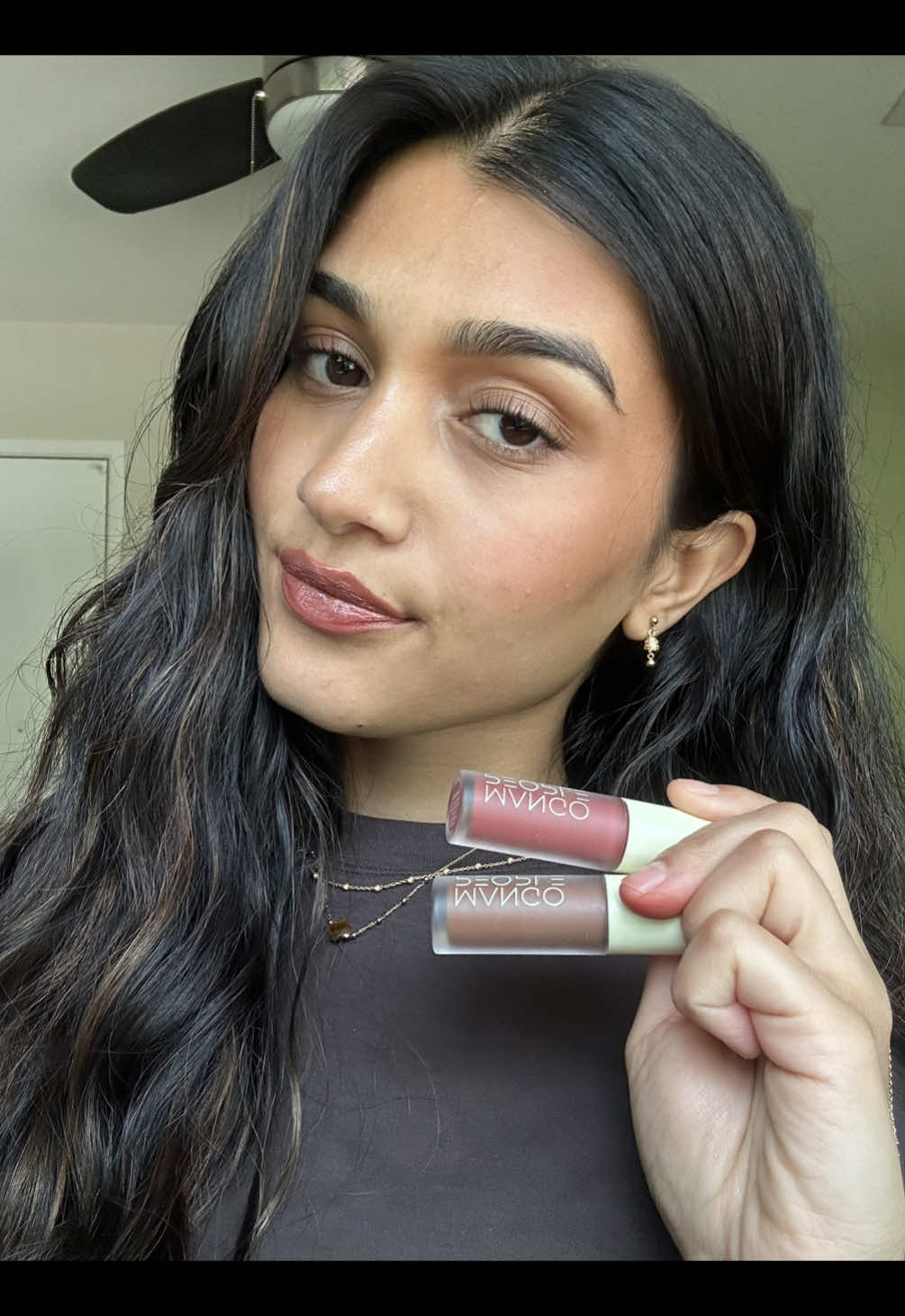 hey so if u see me wearing these @Mango People hydrating glossy stains every single day mind ur business (or just get one too 🤭)  shades used 💋 - pink bangle  - jamun jelly  #browngirllipcombo #lipstain #lipgloss #notransferlip #mangopeoplepartner 