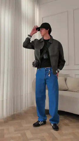 Outfit con nuestra casaca varsity😎  #fashiontrend2025 #outfitinspo  #gamarrafashion #casacasperu  #modaperu  Encuentra nuestros productos en www.moobstyle.com Cómpralos con total seguridad!📱💻 Envíos a Lima y provincia📦✈️